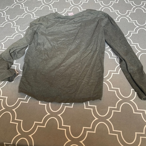 Gray old navy shirt - Picture 2 of 3